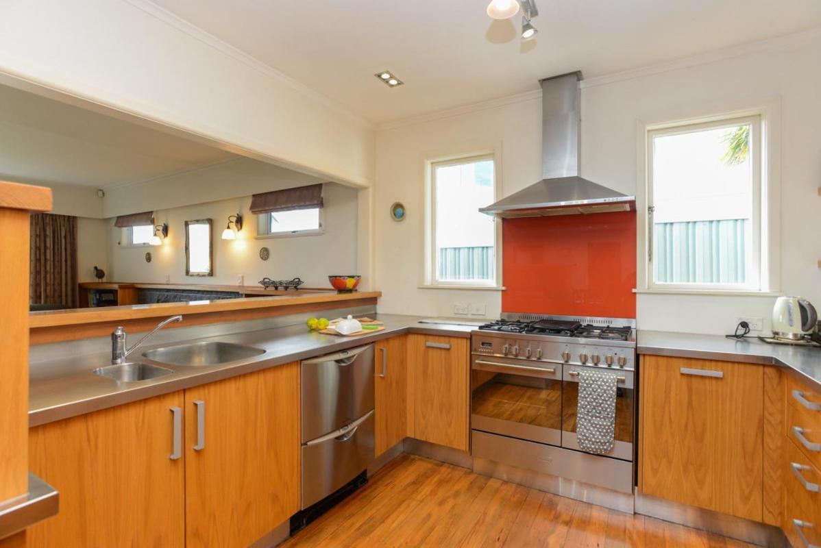 Breakwater Cottage - Napier Holiday Home Экстерьер фото